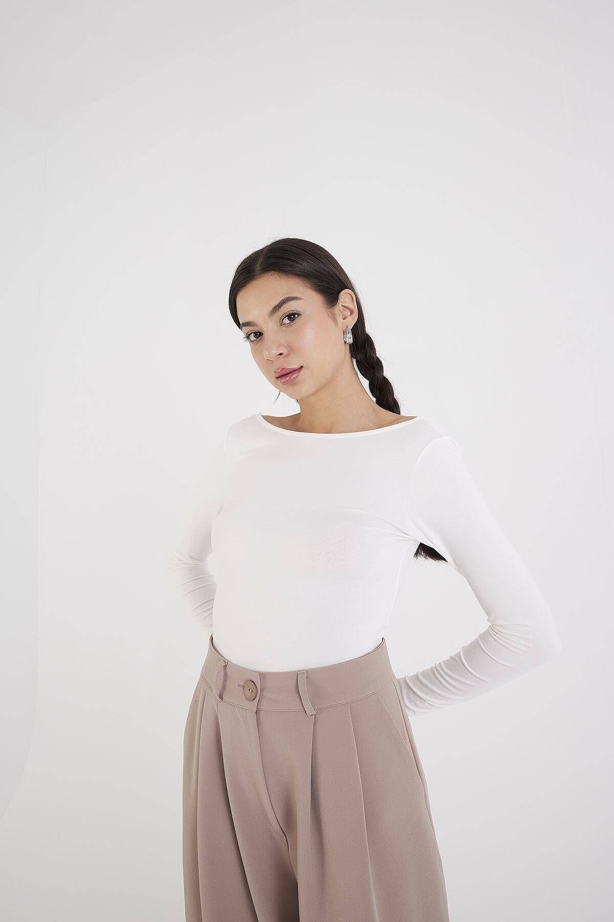 Sırt Dekolteli Uzun Kollu Bluz B13327-i1 Sırt Dekolteli Uzun Kollu Bluz B13327-i1