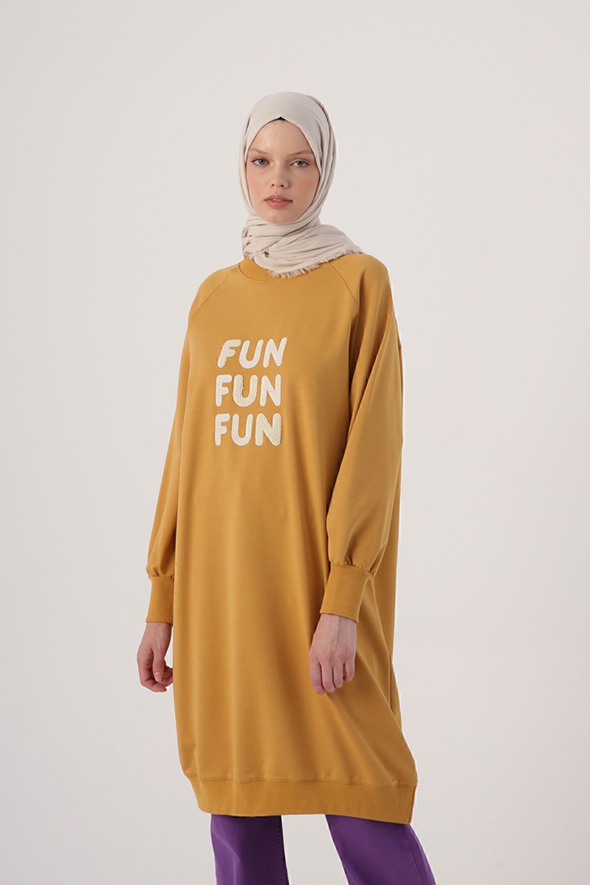Soft Sarı Yazı Nakışlı Reglan Kol Sweat Tunik Soft Sarı Yazı Nakışlı Reglan Kol Sweat Tunik