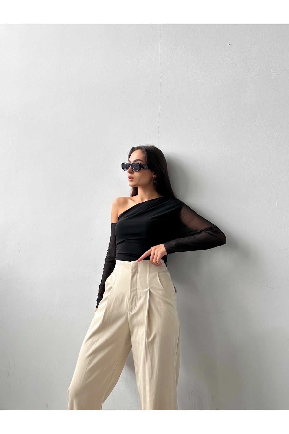 Tek Omuz Astarlı Tül Bluz Tek Omuz Astarlı Tül Bluz