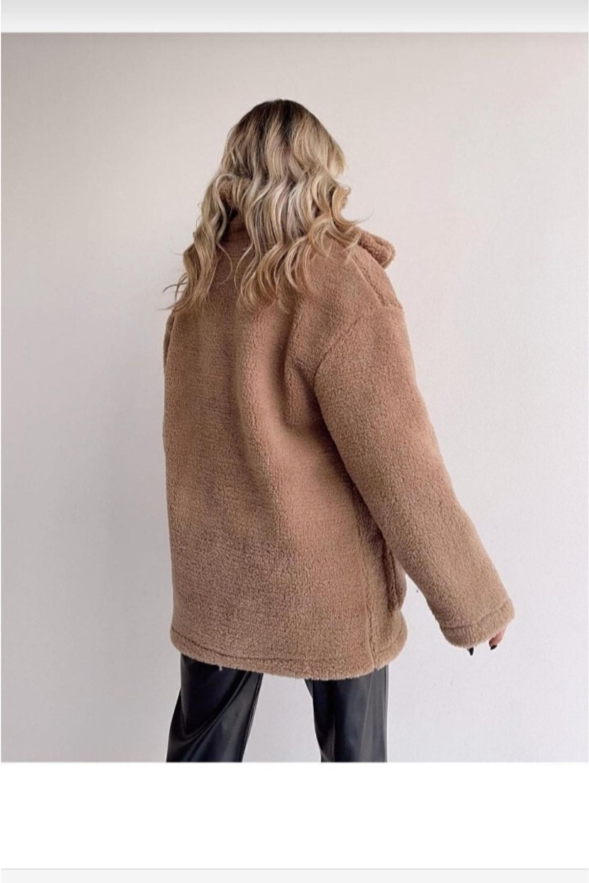 Oversize Yakalı Düğmeli Peluş Hırka Ceket Oversize Yakalı Düğmeli Peluş Hırka Ceket