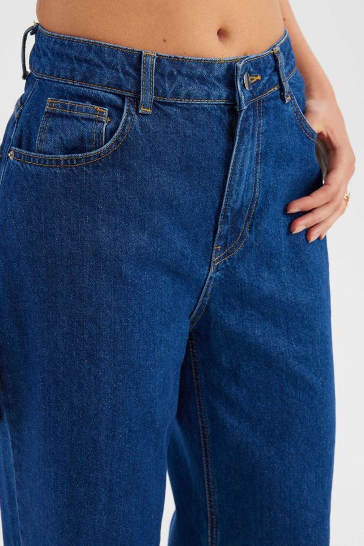 Yüksek Bel Düz Bacaklı Kot Pantolon Yüksek Bel Düz Bacaklı Kot Pantolon
