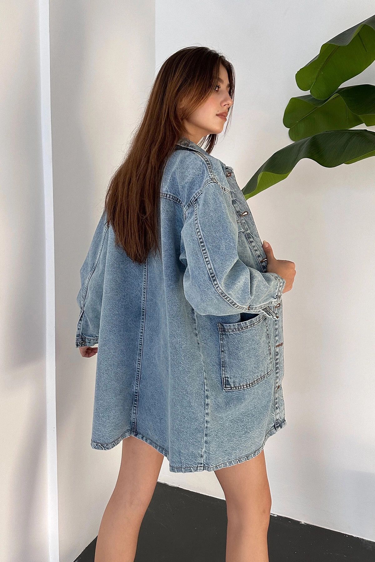 Mavi Düğmeli Çift Cep Oversize Denim Gömlek Ceket BCDF-245415 Mavi Düğmeli Çift Cep Oversize Denim Gömlek Ceket BCDF-245415