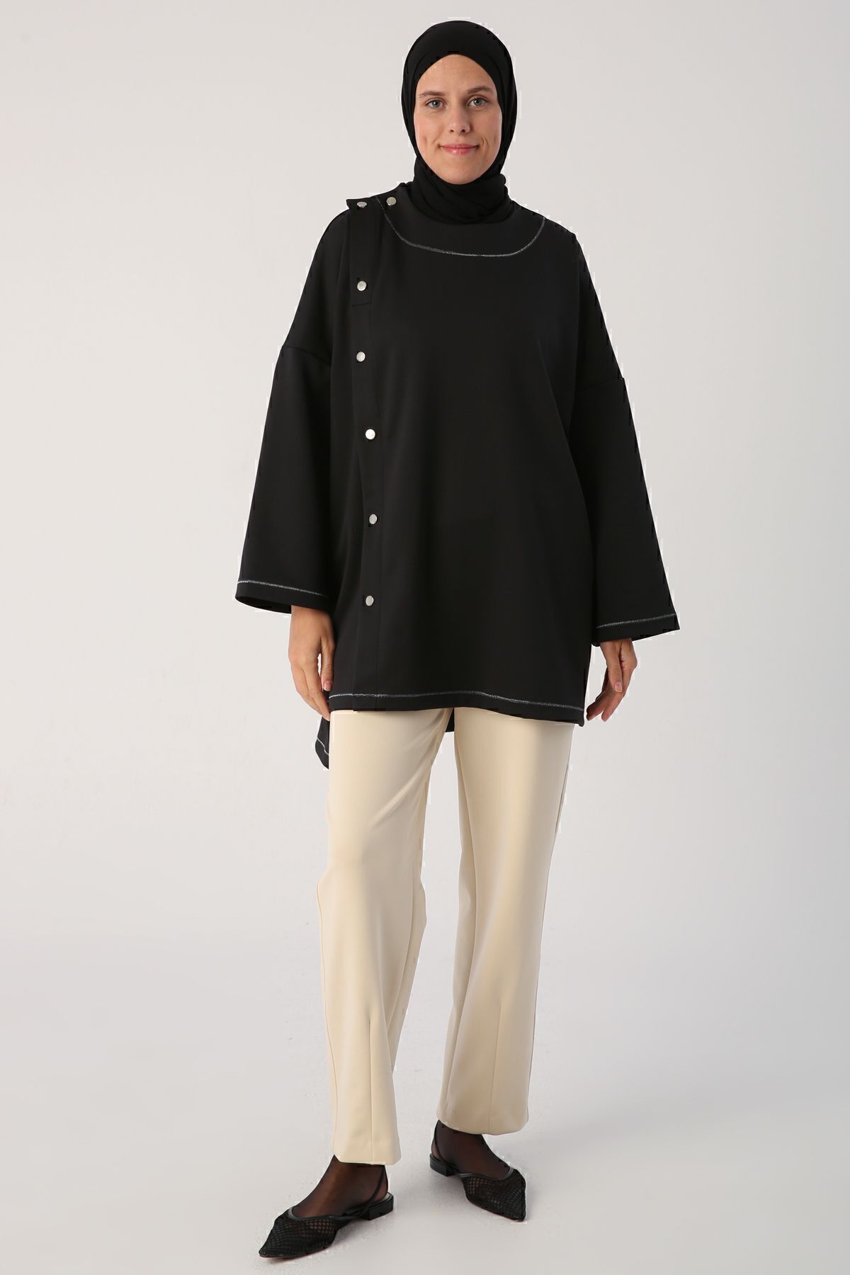 Siyah Sim Dikişli Çıtçıtlı Oversize Tunik Siyah Sim Dikişli Çıtçıtlı Oversize Tunik