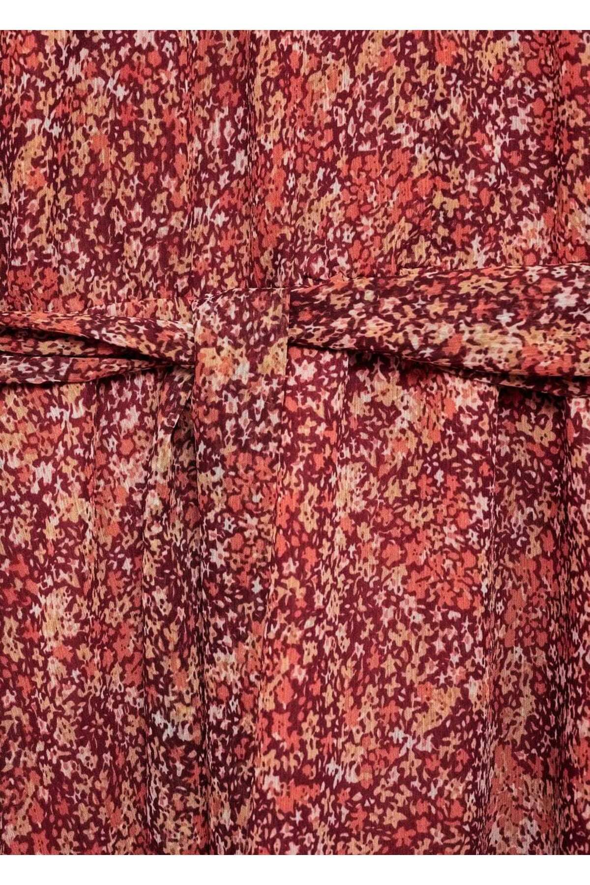 Kısa çiçek desenli elbise Kısa çiçek desenli elbise