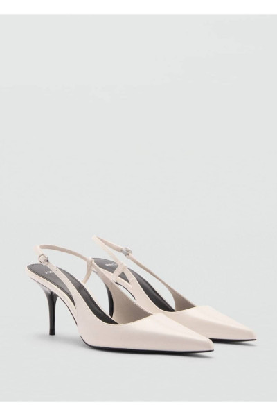 Sivri uçlu topuklu ayakkabı