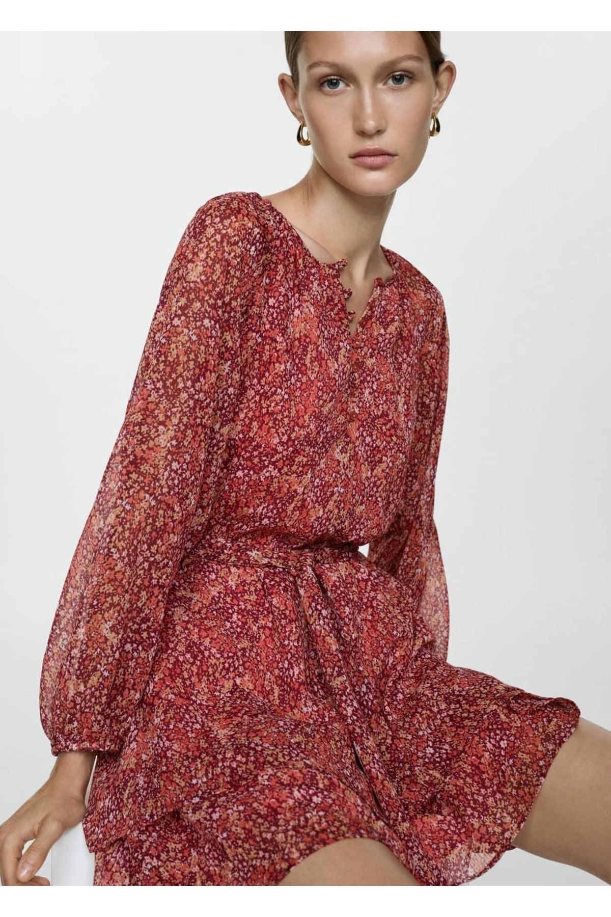 Kısa çiçek desenli elbise Kısa çiçek desenli elbise