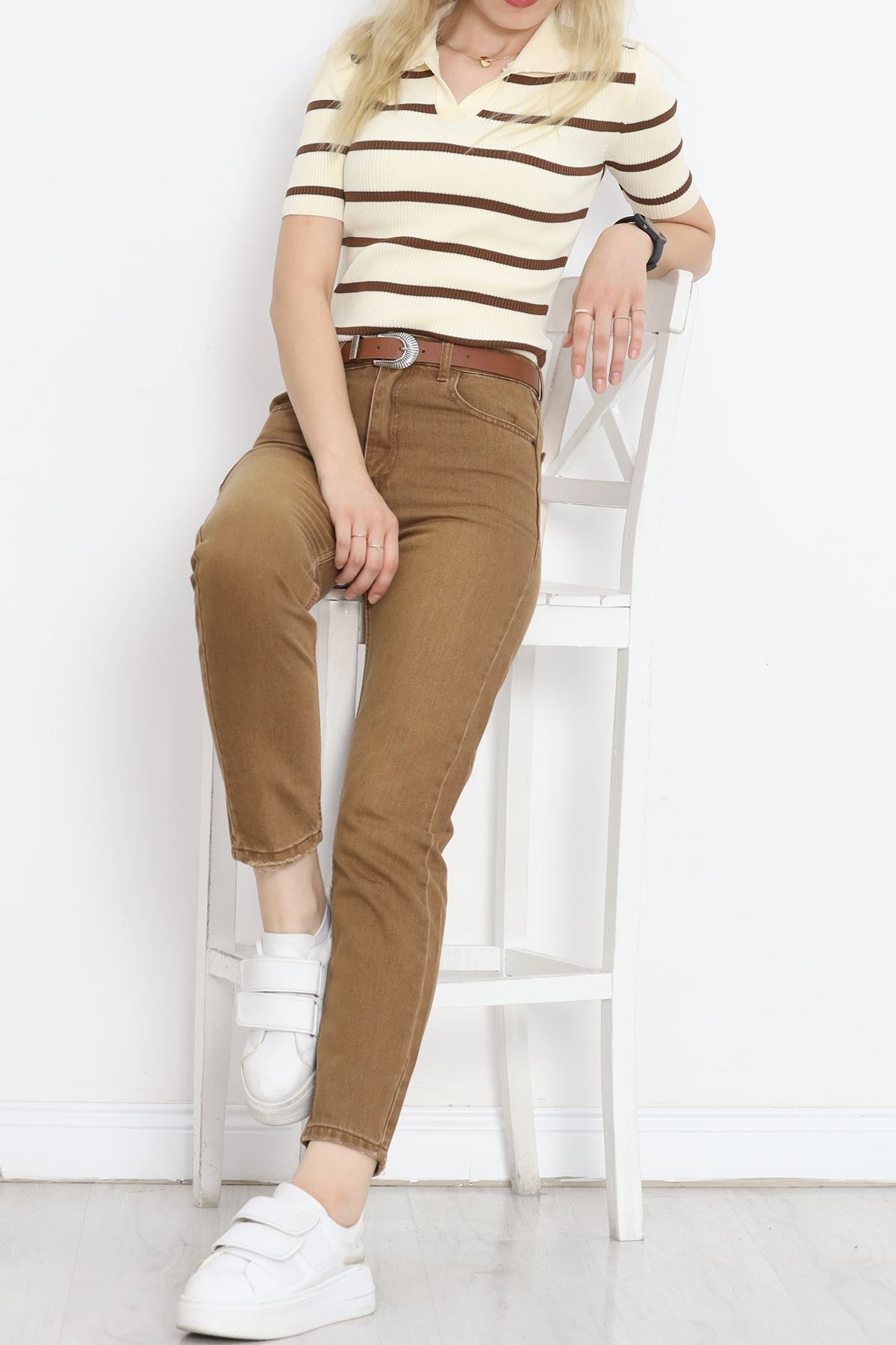 Kadın Şık Modern Kahve Kemerli Mom Kot Pantolon Kadın Şık Modern Kahve Kemerli Mom Kot Pantolon