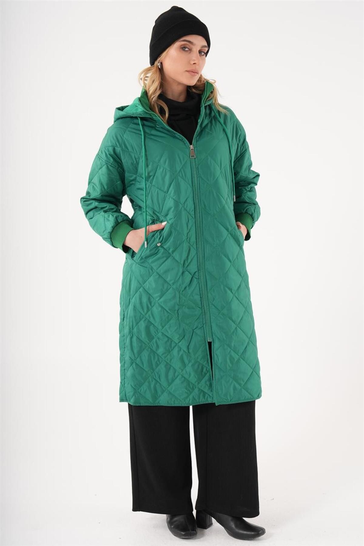 Kapitone Uzun Benetton Yeşili Mont Kapitone Uzun Benetton Yeşili Mont