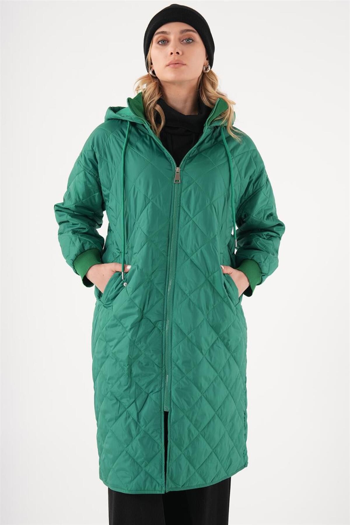 Kapitone Uzun Benetton Yeşili Mont Kapitone Uzun Benetton Yeşili Mont