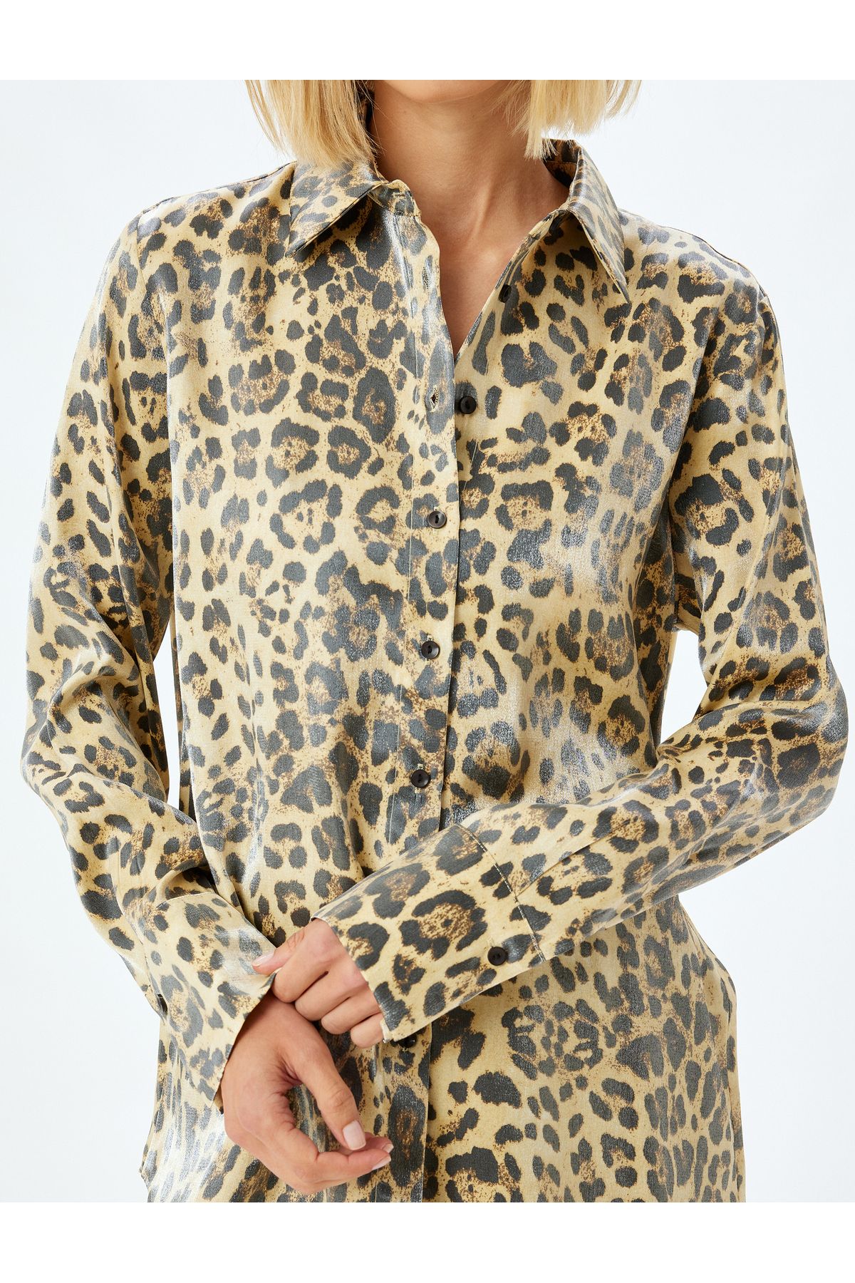 Leopar Desenli Saten Gömlek Uzun Kollu Regular Fit Leopar Desenli Saten Gömlek Uzun Kollu Regular Fit
