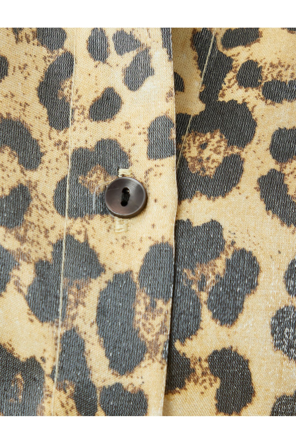 Leopar Desenli Saten Gömlek Uzun Kollu Regular Fit Leopar Desenli Saten Gömlek Uzun Kollu Regular Fit