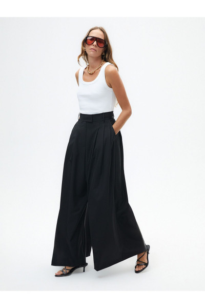 Pile Detaylı Geniş Paça Pantolon Pile Detaylı Geniş Paça Pantolon