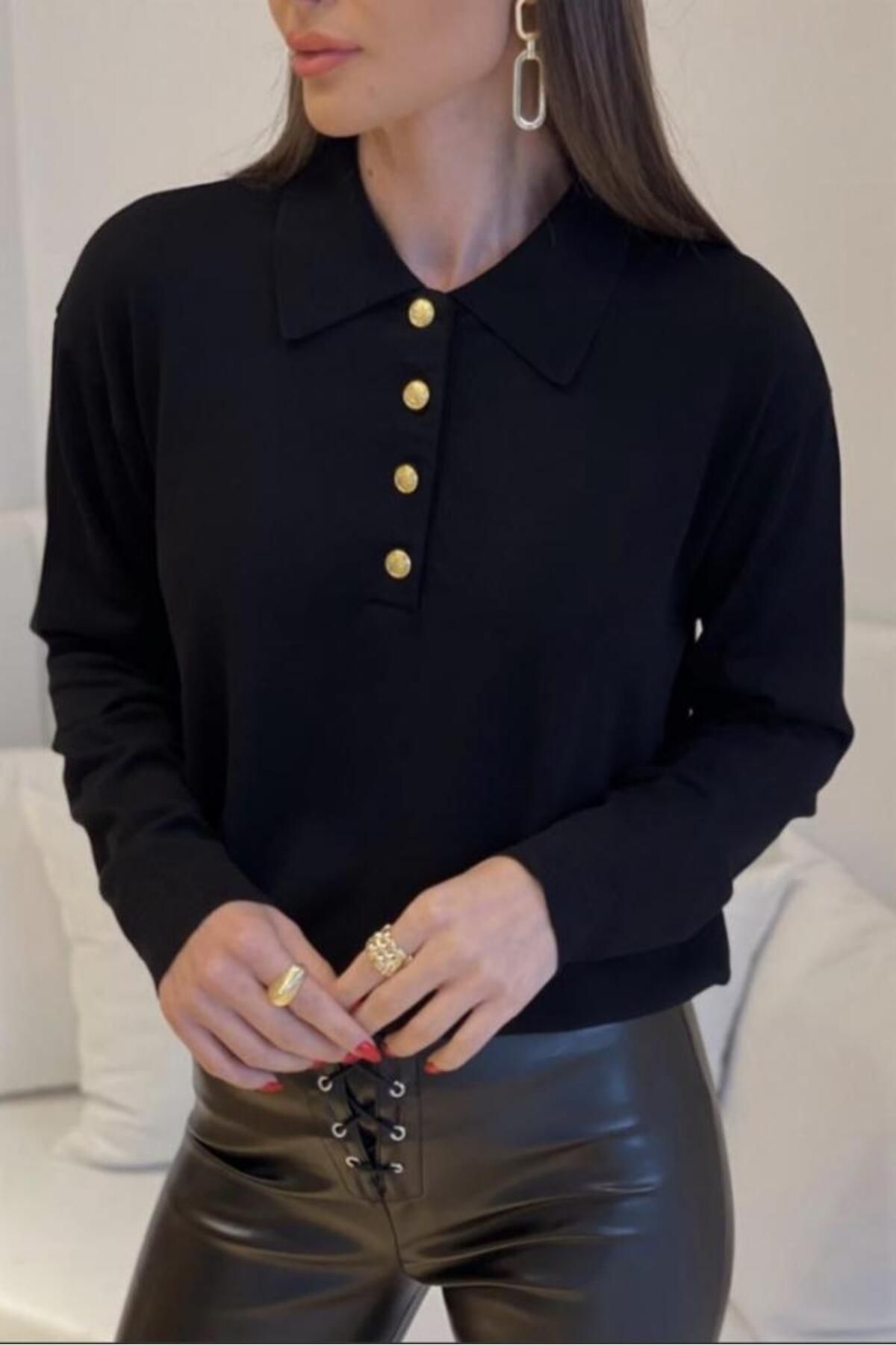 Kadın Siyah Gold Düğme Detaylı Premium Doku Polo Yaka Triko Kazak Kadın Siyah Gold Düğme Detaylı Premium Doku Polo Yaka Triko Kazak