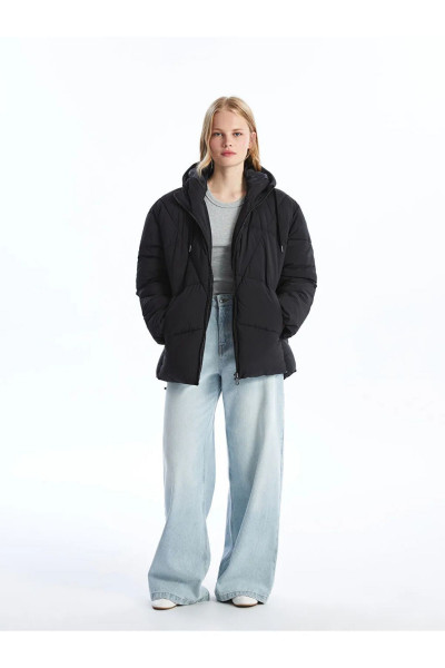LCW Vision Yeni Siyah Kapüşonlu Düz Oversize Kadın Şişme Mont LCW Vision Yeni Siyah Kapüşonlu Düz Oversize Kadın Şişme Mont