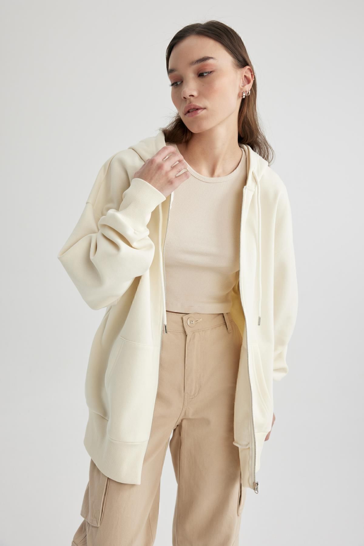 Oversize Geniş Kalıp Kapüşonlu Cepli Basic Düz Fermuarlı Sweatshirt V4233az24sp Oversize Geniş Kalıp Kapüşonlu Cepli Basic Düz Fermuarlı Sweatshirt V4233az24sp