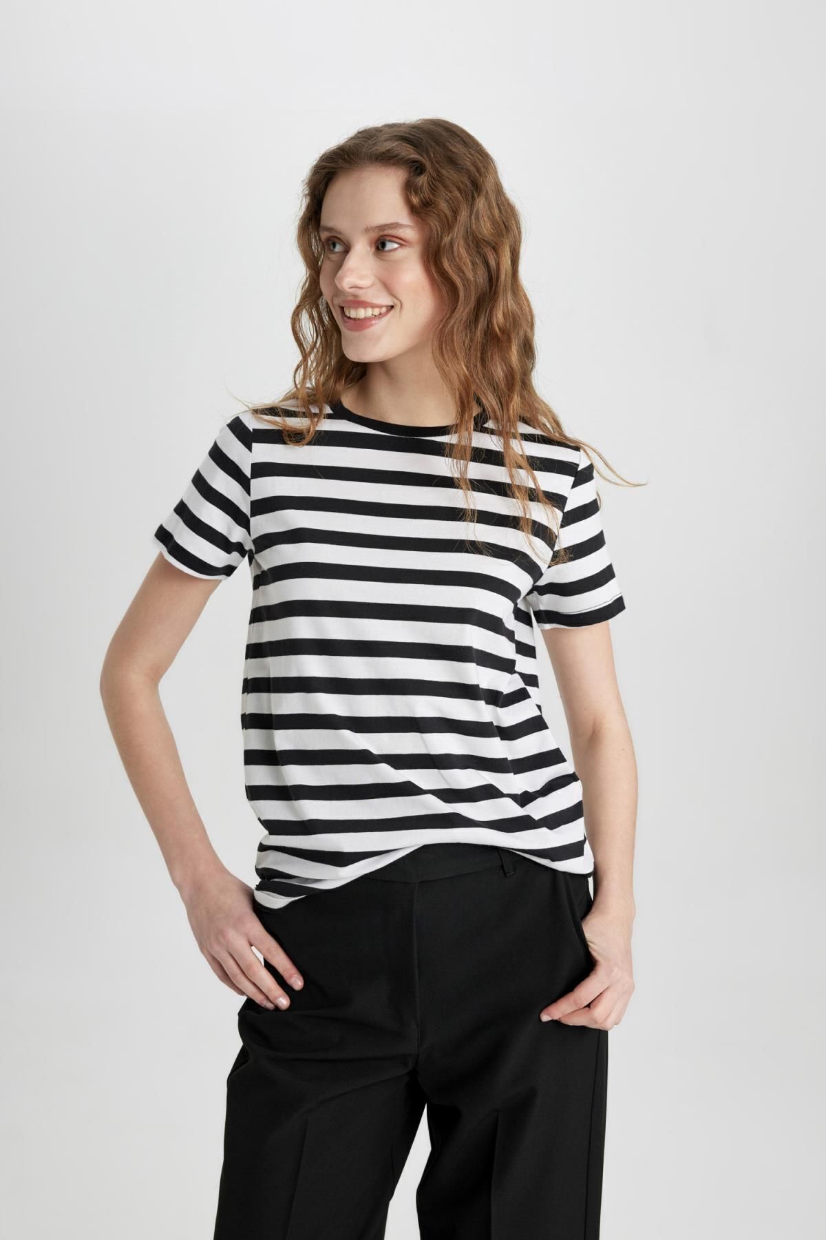Regular Fit Bisiklet Yaka Basic Kısa Kollu Tişört C2612ax24sp Regular Fit Bisiklet Yaka Basic Kısa Kollu Tişört C2612ax24sp