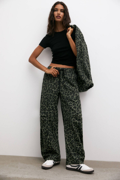 Leopar desenli baggy pantolon Leopar desenli baggy pantolon