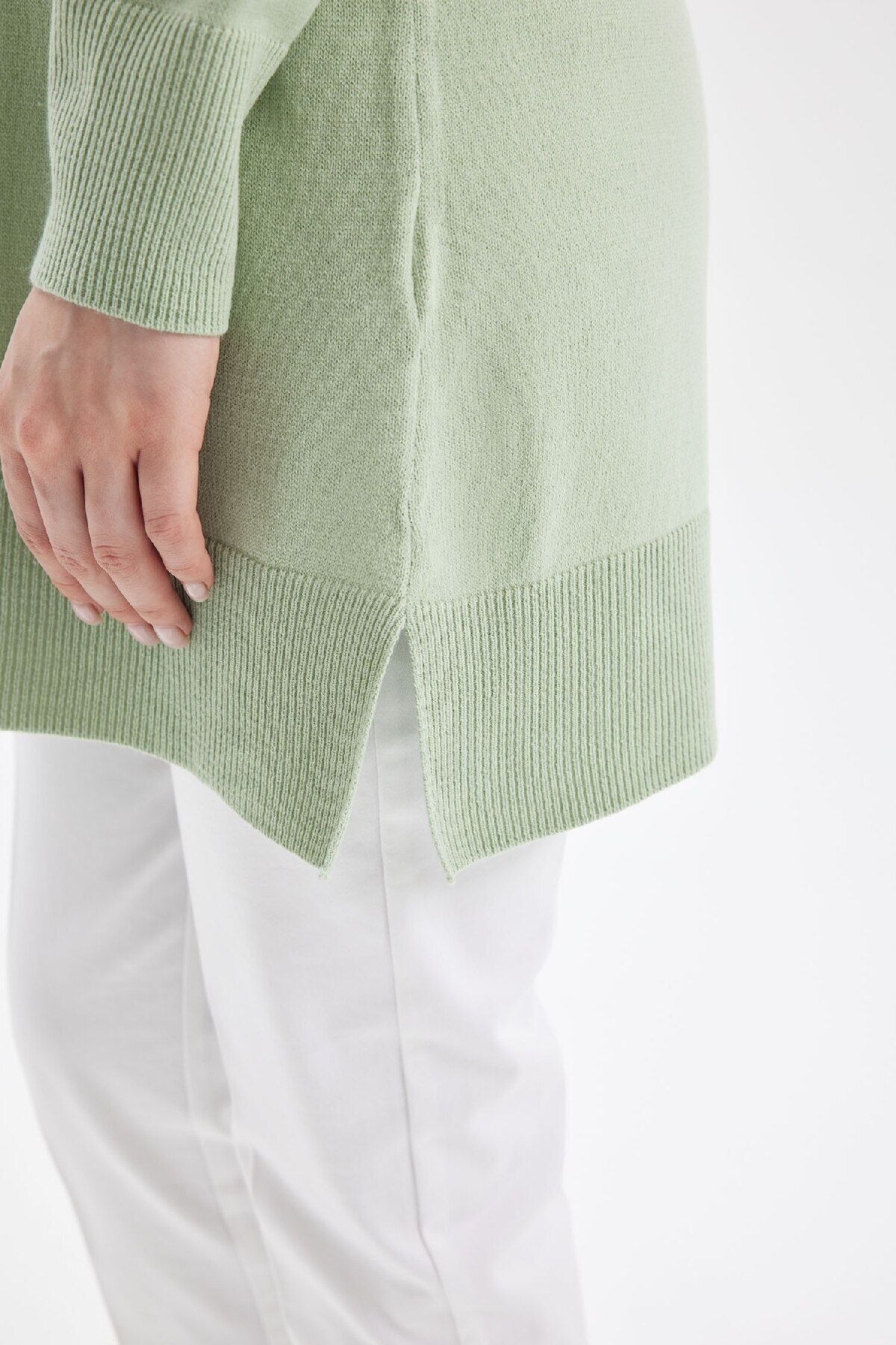 Regular Fit Bisiklet Yaka Yandan Yırtmaçlı Basic Düz Kazak Tunik H3431az24au Regular Fit Bisiklet Yaka Yandan Yırtmaçlı Basic Düz Kazak Tunik H3431az24au