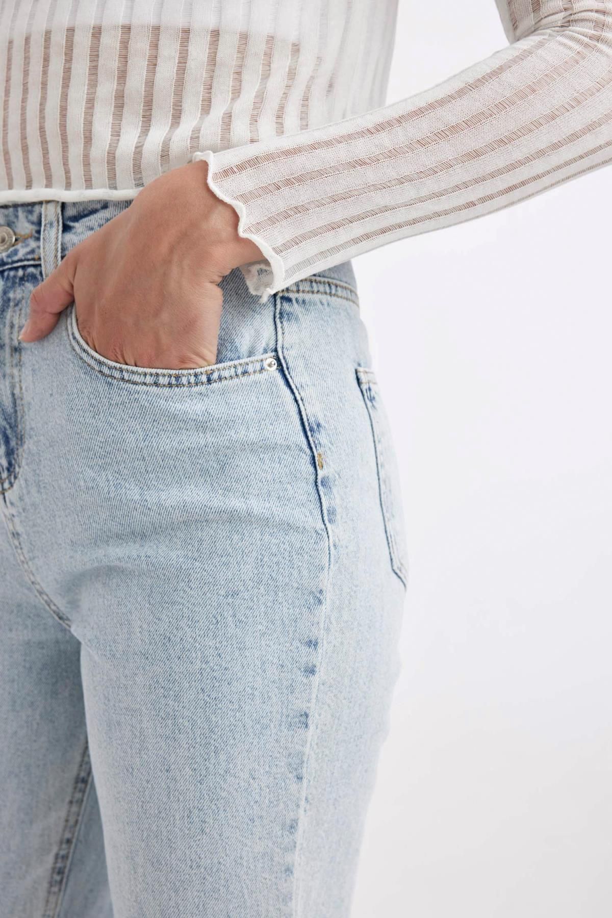 Lina Mom Fit Yüksek Bel Rahat Kalıp Hafif Dar Paça Bilek Boy Jean Yıkamalı Pantolon D4303ax24au Lina Mom Fit Yüksek Bel Rahat Kalıp Hafif Dar Paça Bilek Boy Jean Yıkamalı Pantolon D4303ax24au
