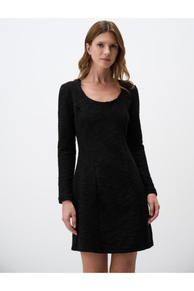 Siyah U Yaka Uzun Kollu Örme Mini Elbise Siyah U Yaka Uzun Kollu Örme Mini Elbise