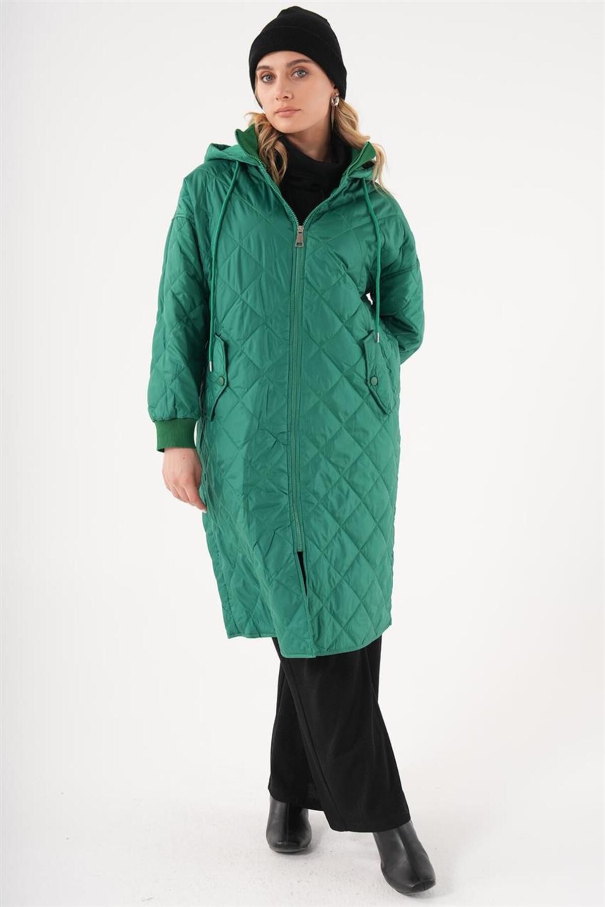 Kapitone Uzun Benetton Yeşili Mont Kapitone Uzun Benetton Yeşili Mont