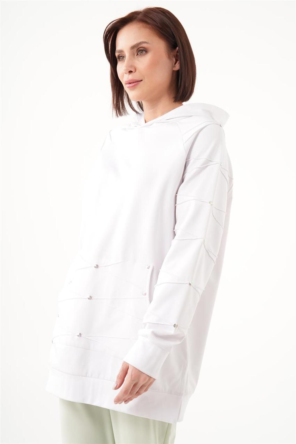 Taşlı Beyaz Spor Sweatshirt Taşlı Beyaz Spor Sweatshirt