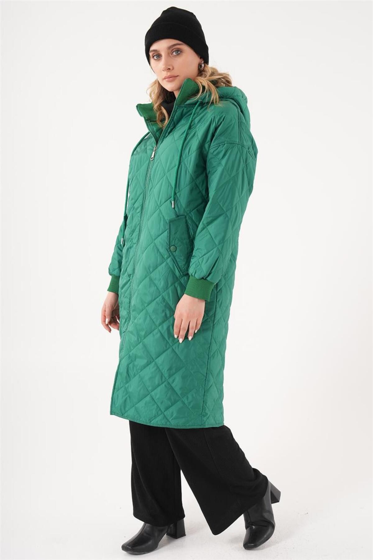 Kapitone Uzun Benetton Yeşili Mont Kapitone Uzun Benetton Yeşili Mont