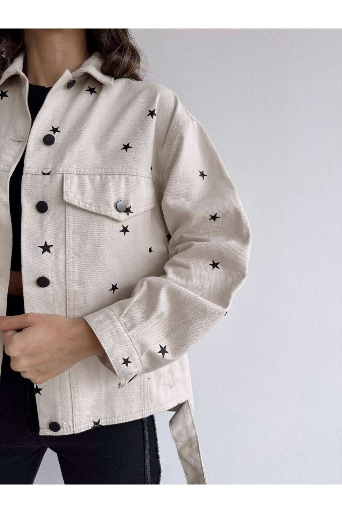 Sonya Yıldız Desenli Ekru Taş Rengi Oversize Denim Kot Ceket Sonya Yıldız Desenli Ekru Taş Rengi Oversize Denim Kot Ceket