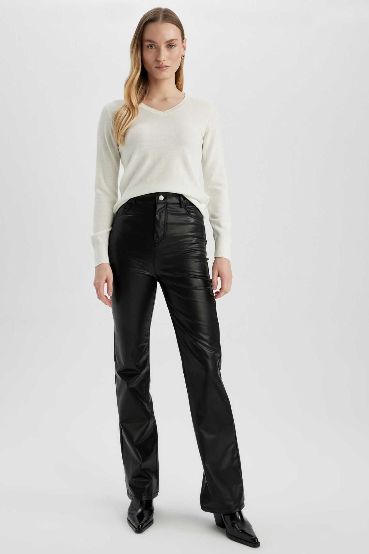 Regular Fit V Yaka Basic Düz Triko Kazak F7088az23wn Regular Fit V Yaka Basic Düz Triko Kazak F7088az23wn