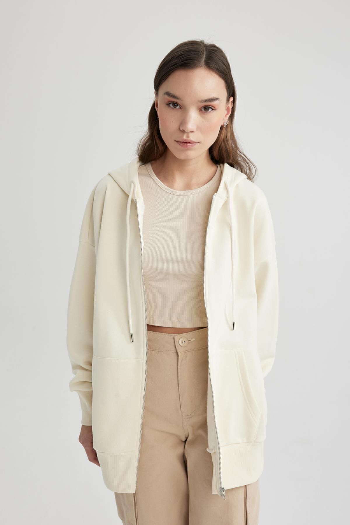 Oversize Geniş Kalıp Kapüşonlu Cepli Basic Düz Fermuarlı Sweatshirt V4233az24sp Oversize Geniş Kalıp Kapüşonlu Cepli Basic Düz Fermuarlı Sweatshirt V4233az24sp