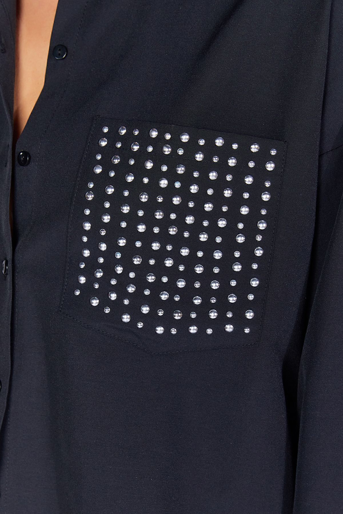Siyah Cebi Taş Detaylı Oversize Kadın Poplin Gömlek| Ek1000168772-8772 Siyah Cebi Taş Detaylı Oversize Kadın Poplin Gömlek| Ek1000168772-8772