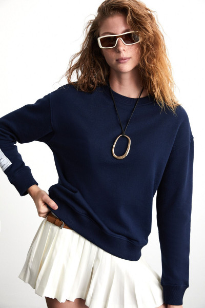 Sahıan Kadın Organik Pamuk 3 Iplik Içi Şardonlu Kol Etiket Detaylı Regular Lacivert Sweatshirt Sahıan Kadın Organik Pamuk 3 Iplik Içi Şardonlu Kol Etiket Detaylı Regular Lacivert Sweatshirt