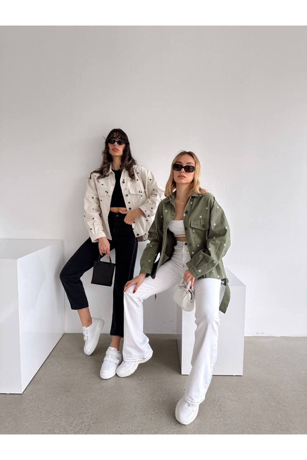 Sonya Yıldız Desenli Ekru Taş Rengi Oversize Denim Kot Ceket Sonya Yıldız Desenli Ekru Taş Rengi Oversize Denim Kot Ceket