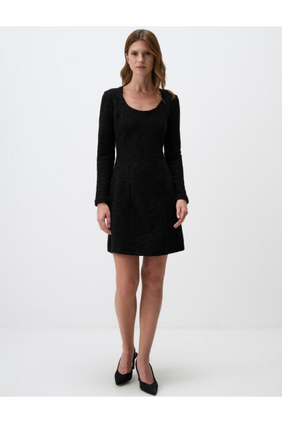Siyah U Yaka Uzun Kollu Örme Mini Elbise Siyah U Yaka Uzun Kollu Örme Mini Elbise