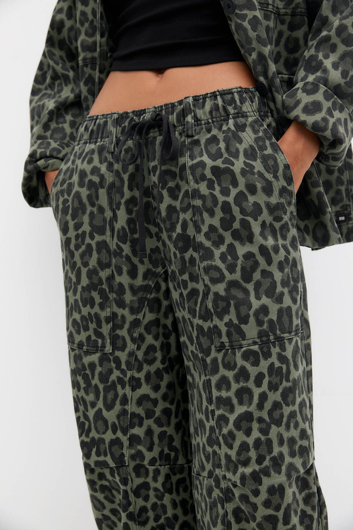 Leopar desenli baggy pantolon Leopar desenli baggy pantolon