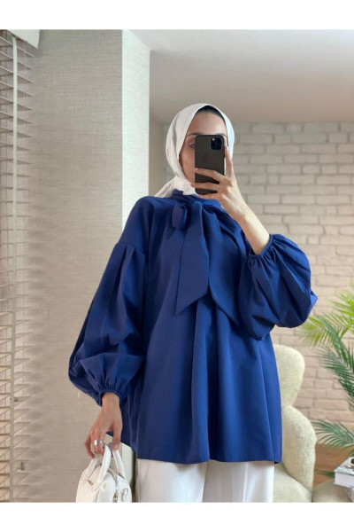 Yakası Fularlı Piliseli Tunik Yakası Fularlı Piliseli Tunik