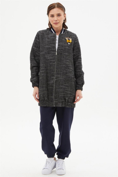 Kolej Yaka Dokulu Fermuarlı Bej-Siyah Ceket Kolej Yaka Dokulu Fermuarlı Bej-Siyah Ceket