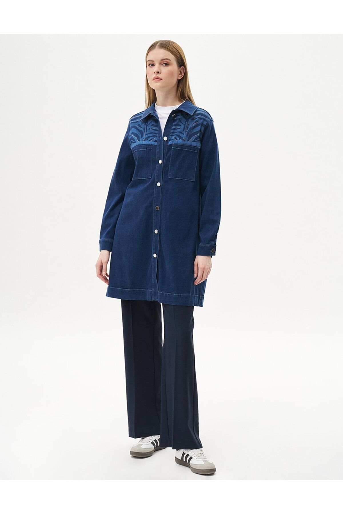 Taş İşlemeli Cepli Denim Ceket Koyu Lacivert Taş İşlemeli Cepli Denim Ceket Koyu Lacivert