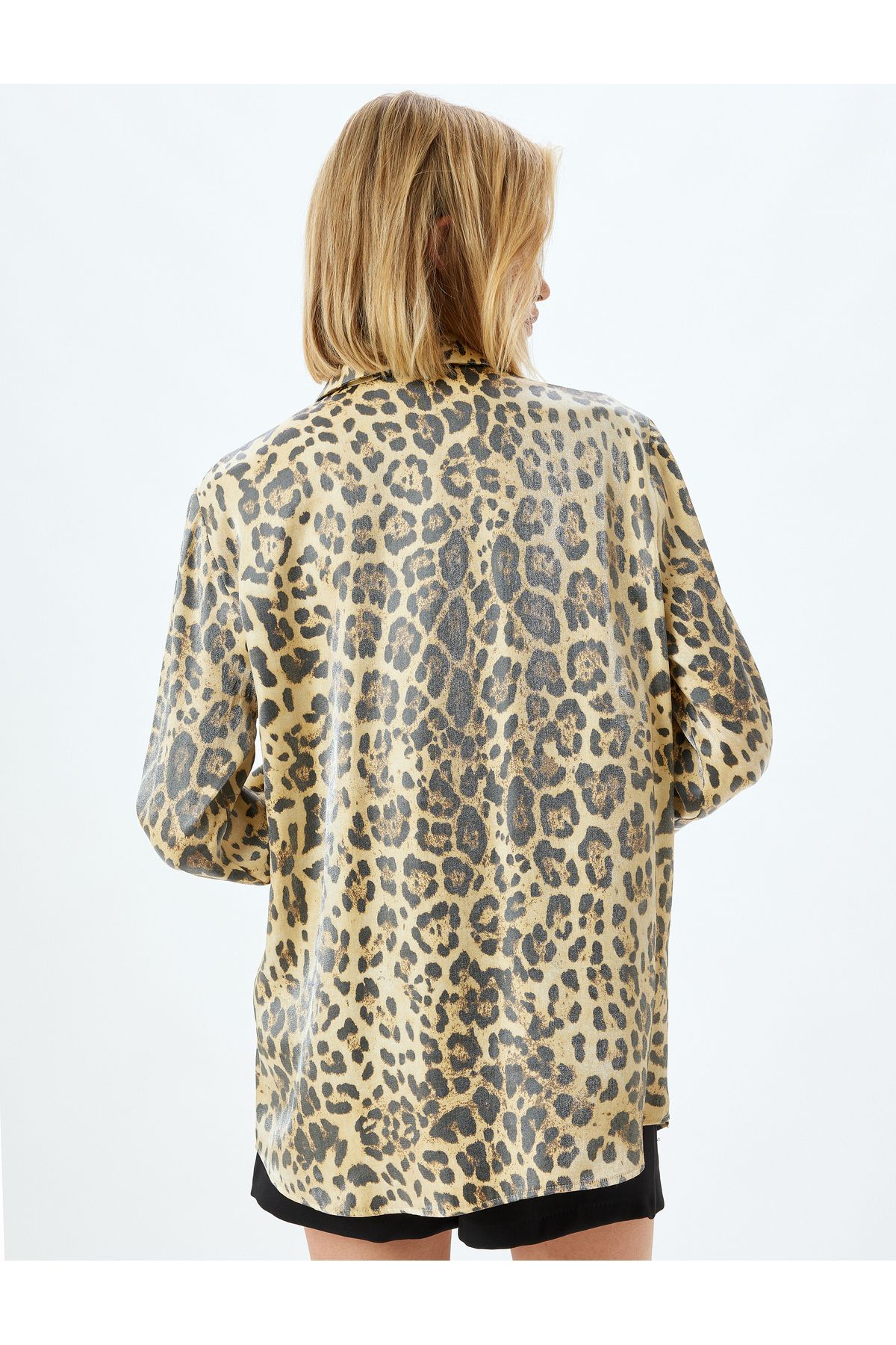 Leopar Desenli Saten Gömlek Uzun Kollu Regular Fit Leopar Desenli Saten Gömlek Uzun Kollu Regular Fit