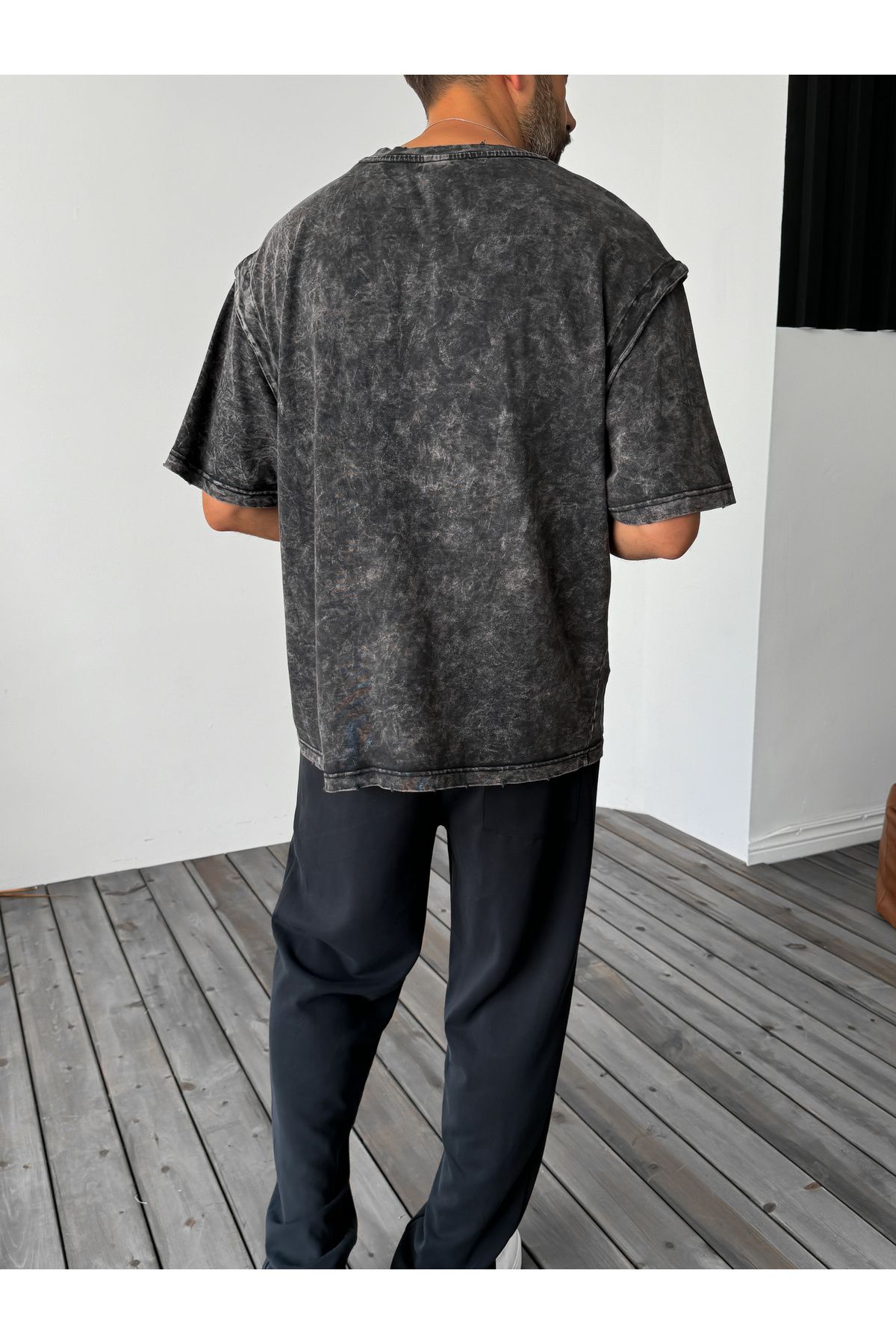 Siyah Kolu Parçalı Yıkamalı Oversize T-Shirt C-076