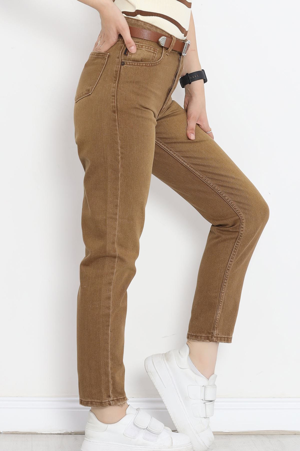 Kadın Şık Modern Kahve Kemerli Mom Kot Pantolon Kadın Şık Modern Kahve Kemerli Mom Kot Pantolon