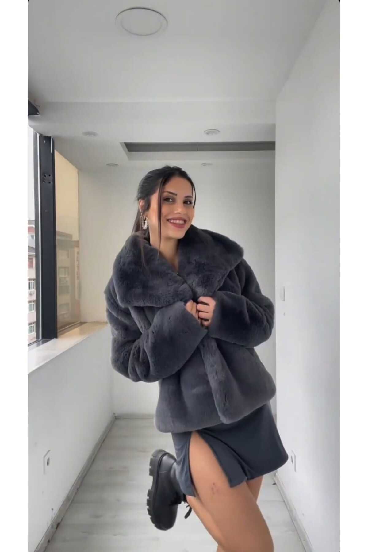 Kadın Yeni Sezon Şal Yaka Tasarım Antrasit Renk Mont Kaban Yeni Sezon Fark Yaratır