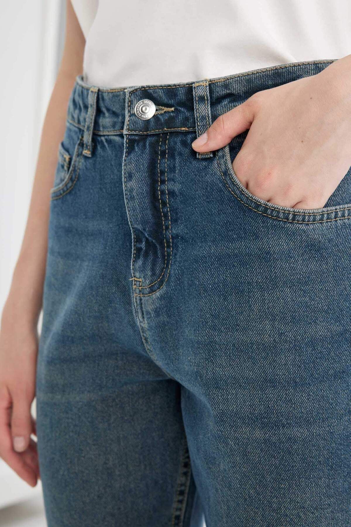 Lina Mom Fit Yüksek Bel Rahat Kalıp Hafif Dar Paça Bilek Boy Jean Yıkamalı Pantolon 3161907 Lina Mom Fit Yüksek Bel Rahat Kalıp Hafif Dar Paça Bilek Boy Jean Yıkamalı Pantolon 3161907