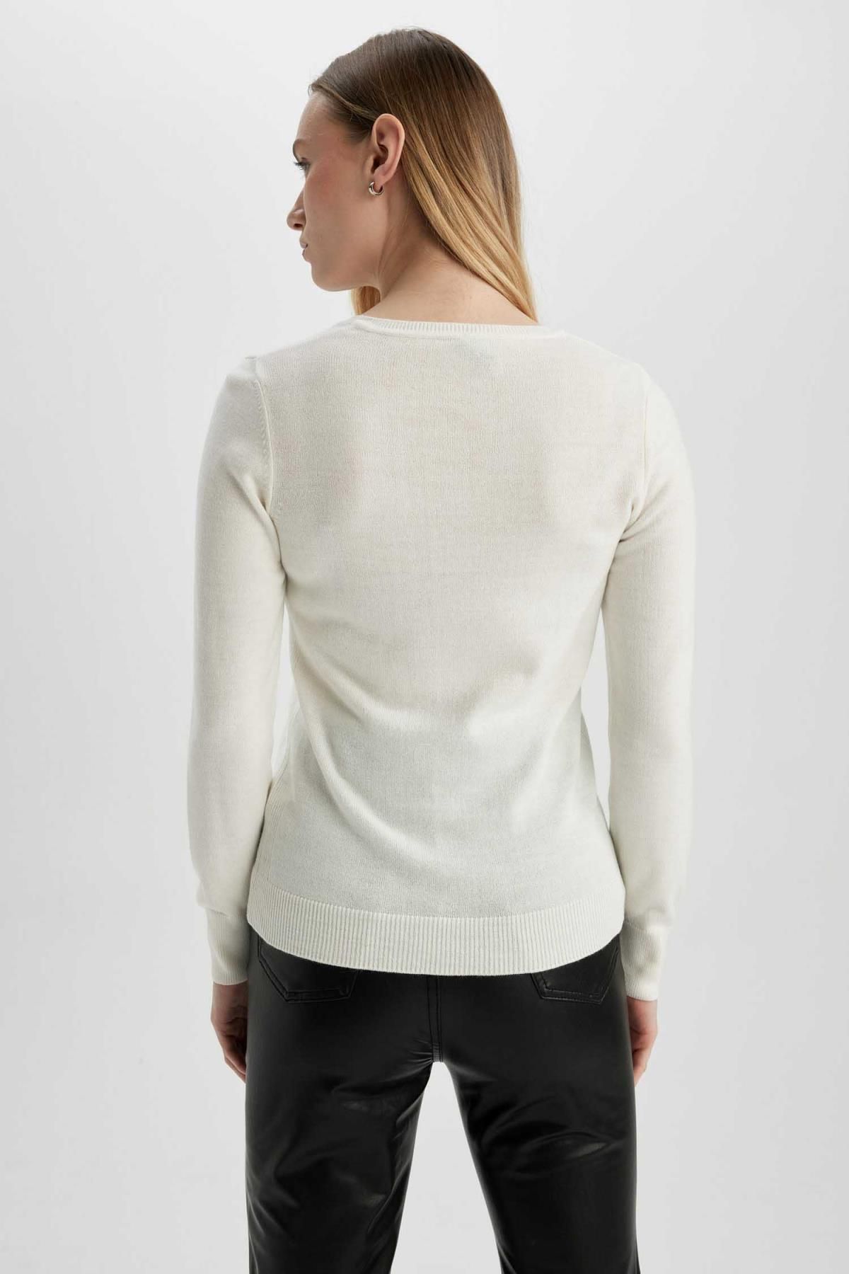 Regular Fit V Yaka Basic Düz Triko Kazak F7088az23wn Regular Fit V Yaka Basic Düz Triko Kazak F7088az23wn