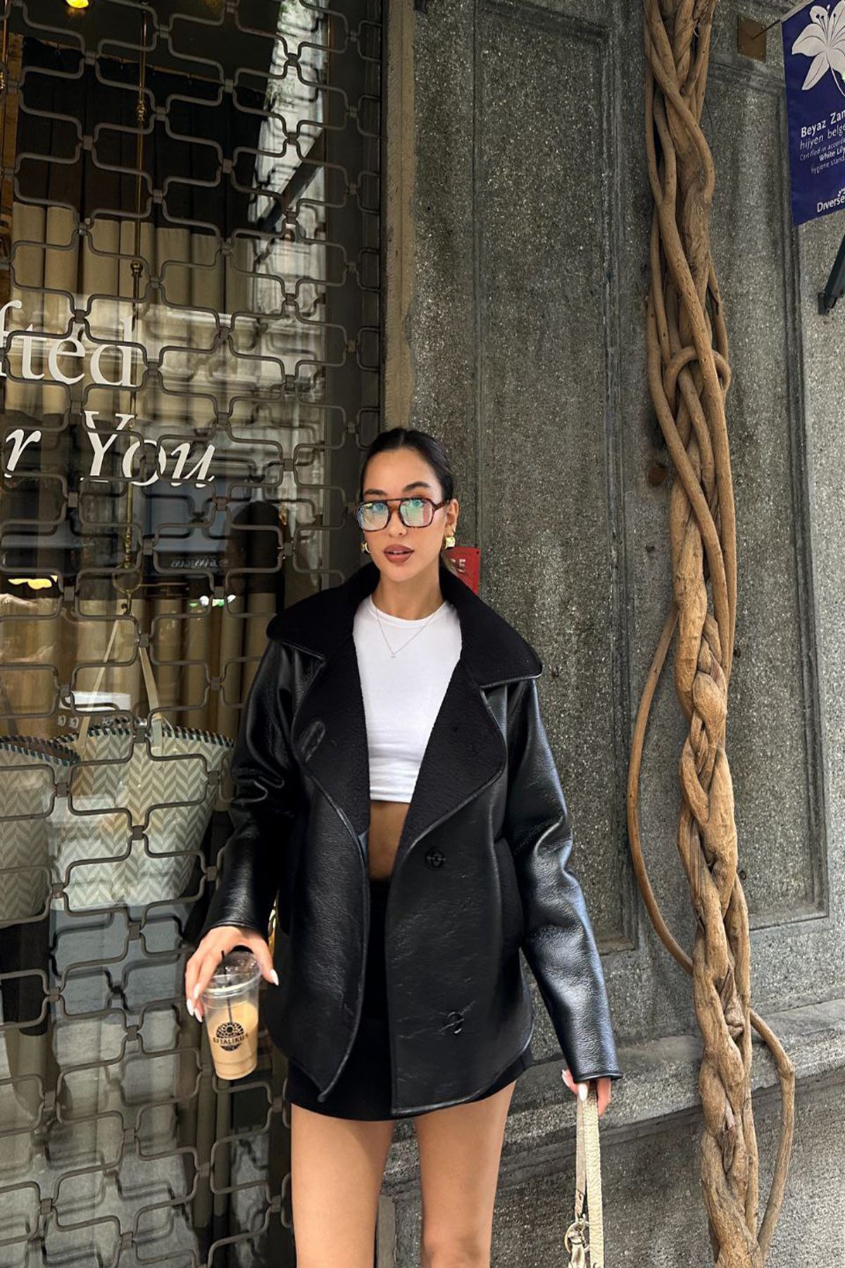 Kadın Siyah Oversize Deri İçi Kürklü Düğmeli Ceket Kadın Siyah Oversize Deri İçi Kürklü Düğmeli Ceket