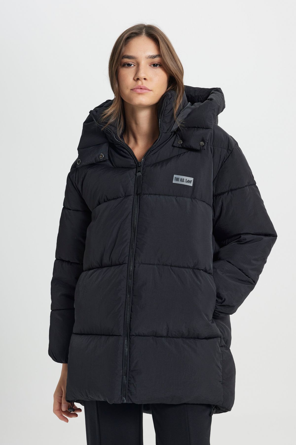 Loose Fit Rahat Kesim Kapüşonlu Fermuarlı Kadın Uzun Siyah Şişme Mont Loose Fit Rahat Kesim Kapüşonlu Fermuarlı Kadın Uzun Siyah Şişme Mont