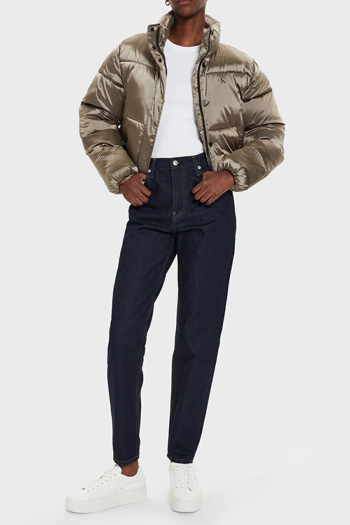 Logolu Parlak Saten Crop Şişme Mont J20J224124PAV  MONT J20J224124 PAV Logolu Parlak Saten Crop Şişme Mont J20J224124PAV  MONT J20J224124 PAV