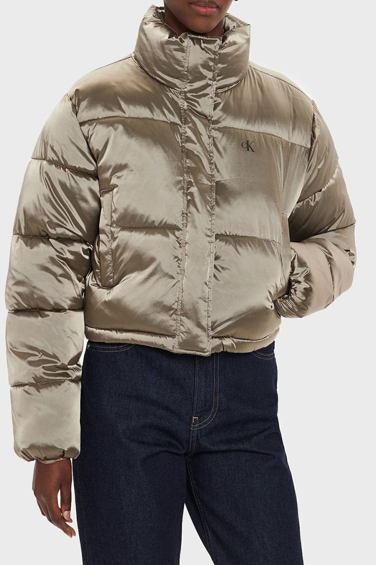 Logolu Parlak Saten Crop Şişme Mont J20J224124PAV  MONT J20J224124 PAV Logolu Parlak Saten Crop Şişme Mont J20J224124PAV  MONT J20J224124 PAV