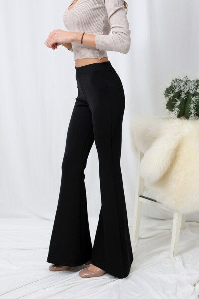 Kadın Siyah Likralı Bir Beden İnceltici Görünüm Sağlayan İspanyol Paça Pantolon Kadın Siyah Likralı Bir Beden İnceltici Görünüm Sağlayan İspanyol Paça Pantolon
