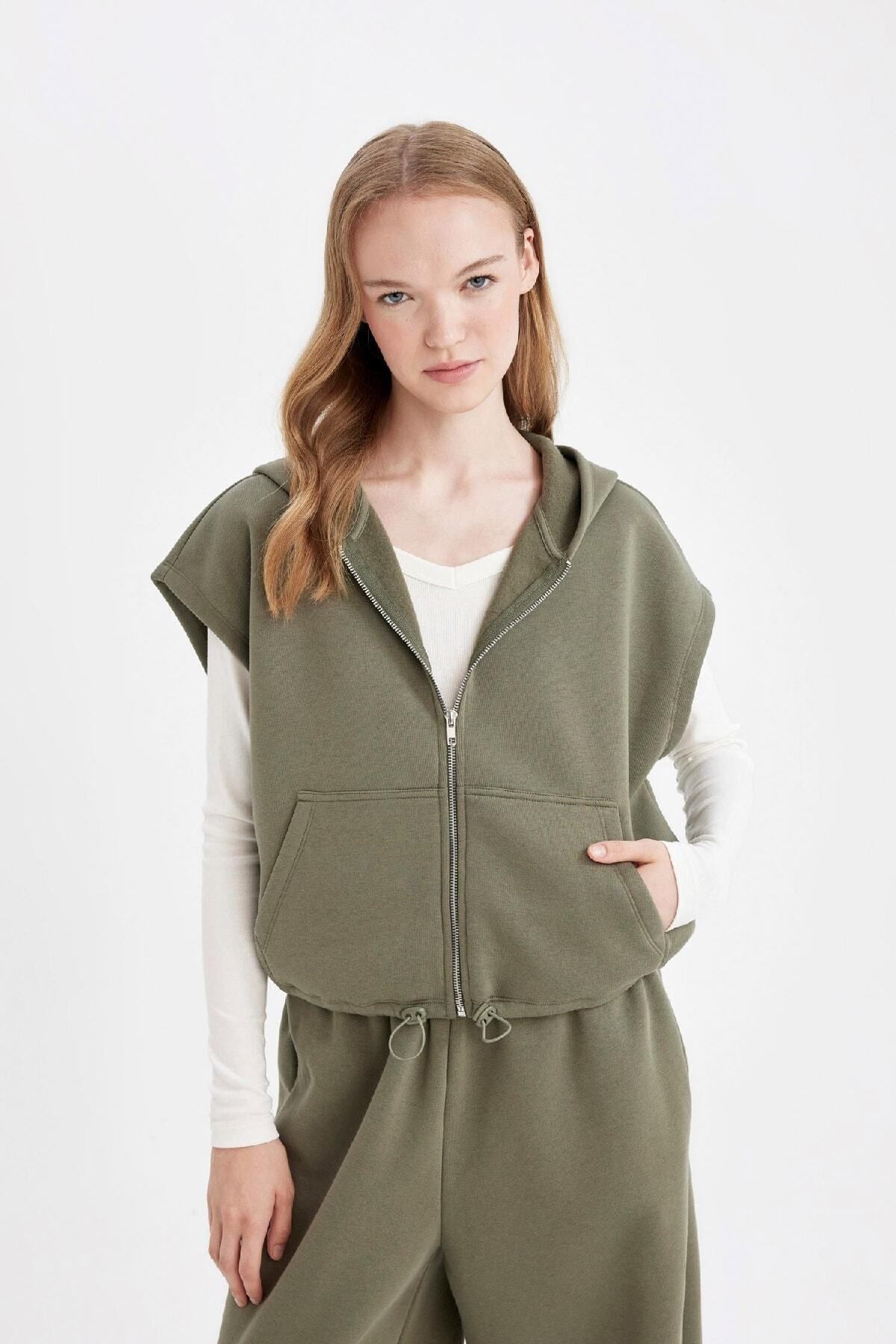 Okula Dönüş Coool Loose Fit Basic Düz Kanguru Cepli Kolsuz Fermuarlı Sweatshirt D6887ax24wn Okula Dönüş Coool Loose Fit Basic Düz Kanguru Cepli Kolsuz Fermuarlı Sweatshirt D6887ax24wn